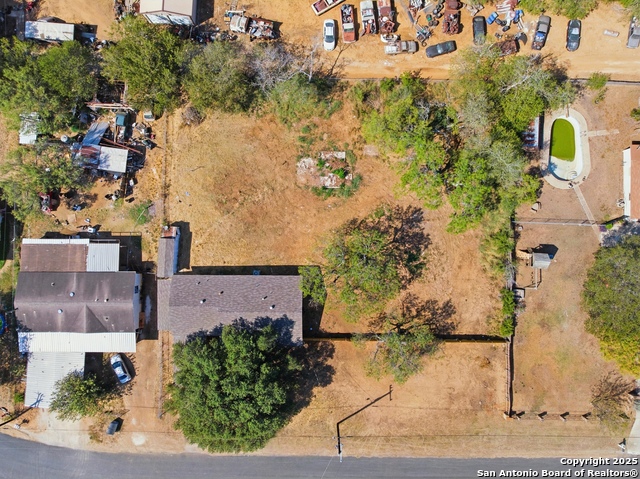 Listing photo id 4 for 7635 Dove  