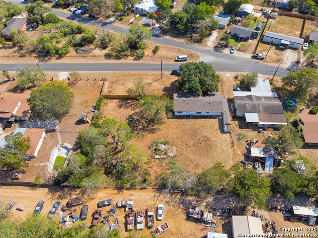 Listing photo id 5 for 7635 Dove  