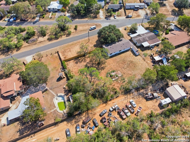 Listing photo id 6 for 7635 Dove  