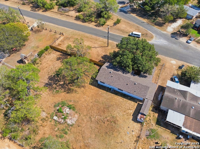 Listing photo id 7 for 7635 Dove  