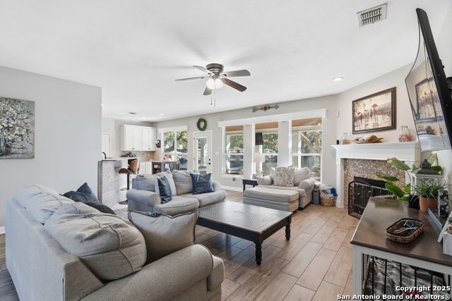 Image 13 of 34 For 260 Wentworth