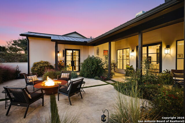 Listing photo id 12 for 10415 Kendall Cyn