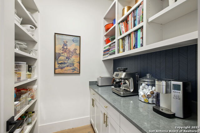 Listing photo id 38 for 10415 Kendall Cyn