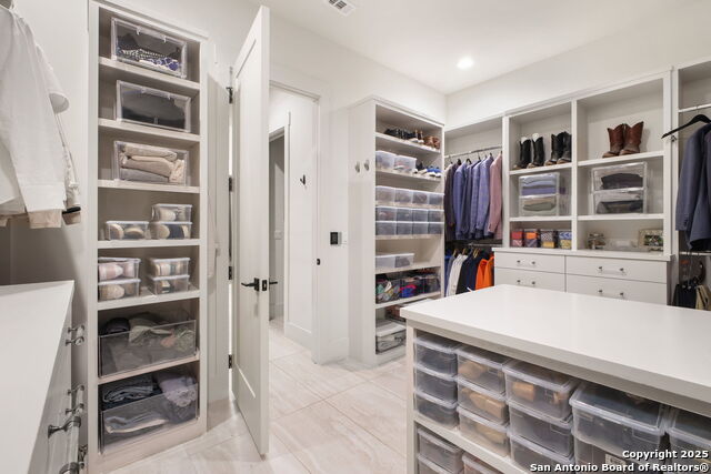 Listing photo id 50 for 10415 Kendall Cyn