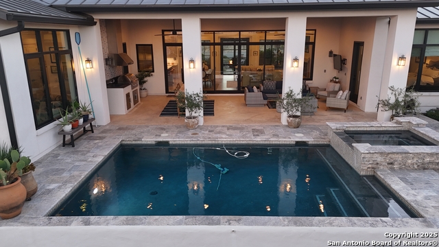 Listing photo id 4 for 10415 Kendall Cyn