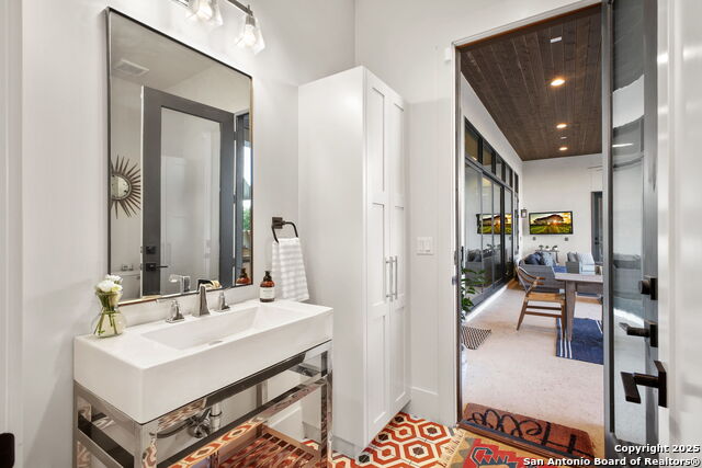 Listing photo id 59 for 10415 Kendall Cyn