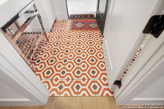 Listing photo id 60 for 10415 Kendall Cyn