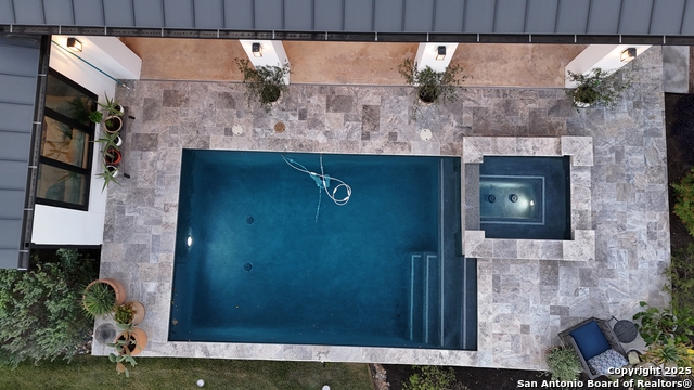 Listing photo id 5 for 10415 Kendall Cyn