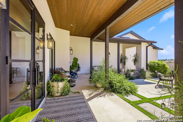 Listing photo id 91 for 10415 Kendall Cyn