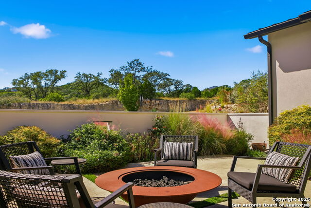 Listing photo id 94 for 10415 Kendall Cyn