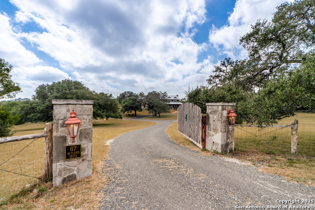 Listing photo id 0 for 67 Skyland Drive