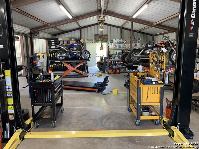 Listing photo id 41 for 67 Skyland Drive