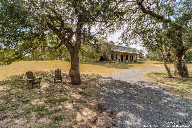 Listing photo id 5 for 67 Skyland Drive