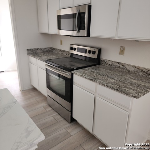 Image 10 of 28 For 435 Territory Oak