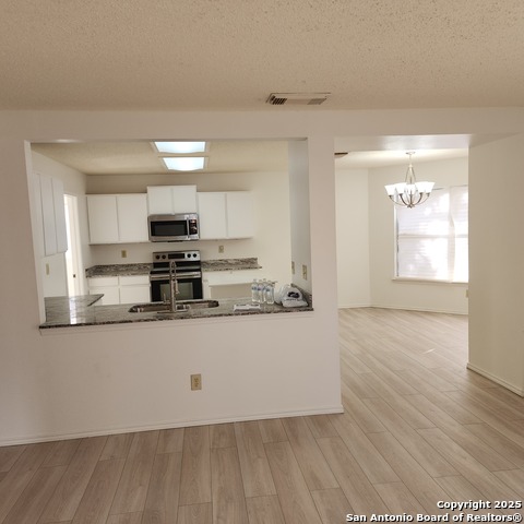 Image 12 of 28 For 435 Territory Oak