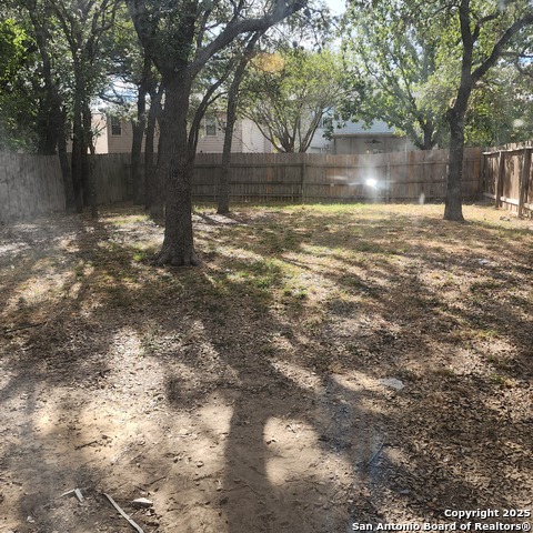 Image 21 of 28 For 435 Territory Oak