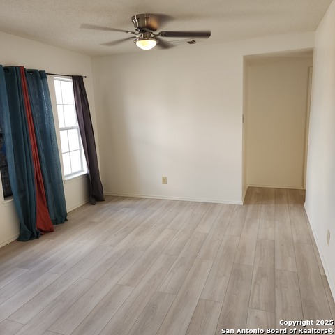 Image 5 of 28 For 435 Territory Oak