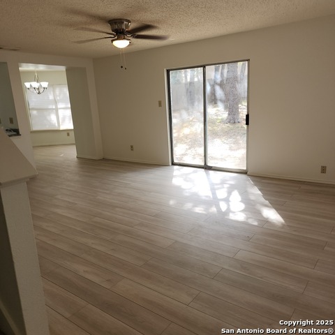 Image 6 of 28 For 435 Territory Oak