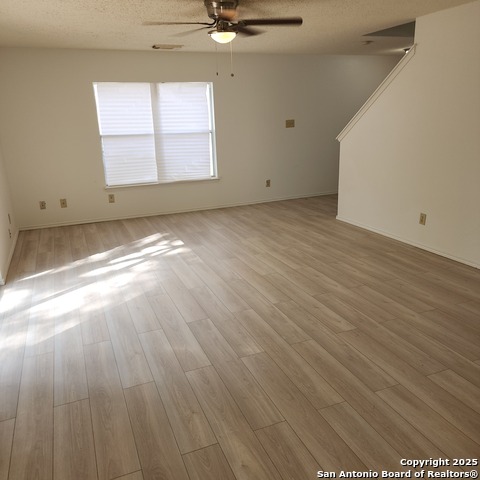 Image 7 of 28 For 435 Territory Oak