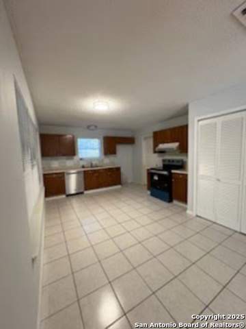 Image 4 of 16 For 5922 Lakedale