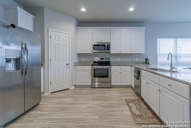 Listing photo id 9 for 14651 Latigo Loop