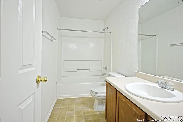 Listing photo id 19 for 3050 Button Ball