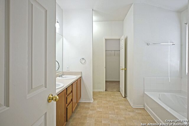 Listing photo id 26 for 3050 Button Ball