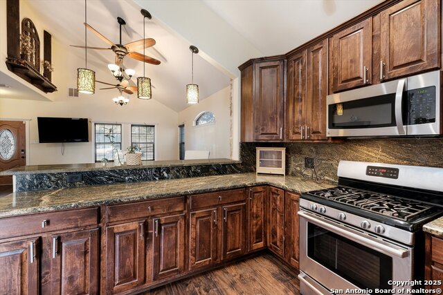 Listing photo id 8 for 8326 Exbourne