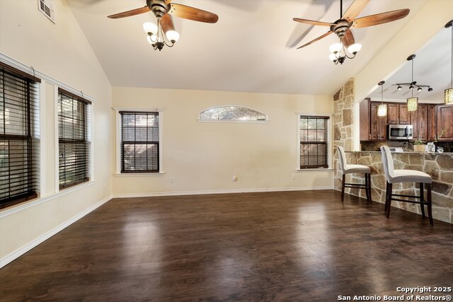 Listing photo id 9 for 8326 Exbourne