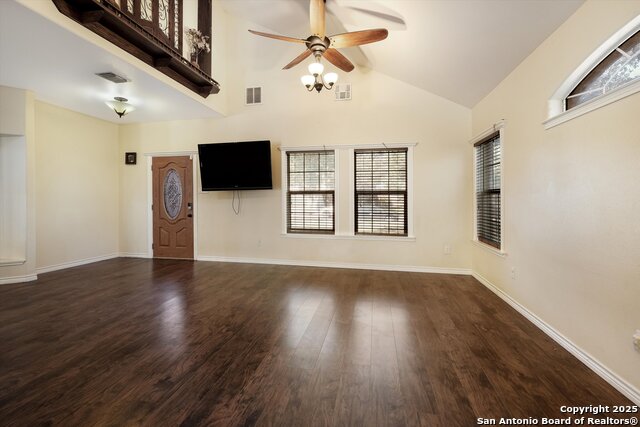 Listing photo id 10 for 8326 Exbourne