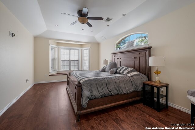 Listing photo id 12 for 8326 Exbourne