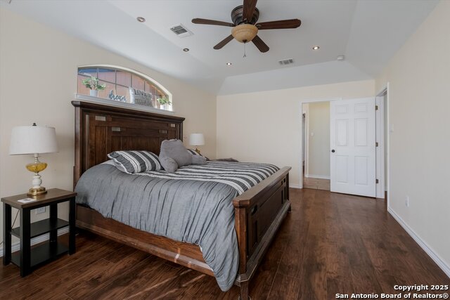 Listing photo id 13 for 8326 Exbourne