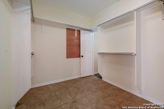 Listing photo id 16 for 8326 Exbourne