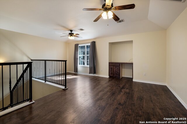 Listing photo id 17 for 8326 Exbourne