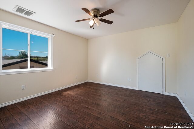 Listing photo id 21 for 8326 Exbourne