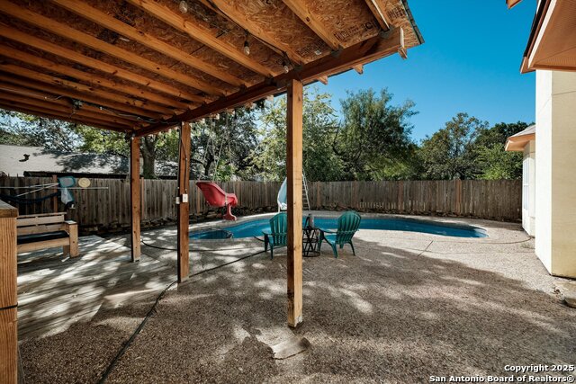 Listing photo id 28 for 8326 Exbourne