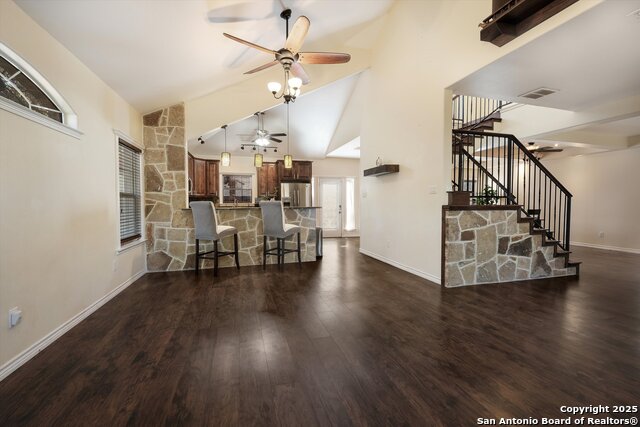 Listing photo id 2 for 8326 Exbourne