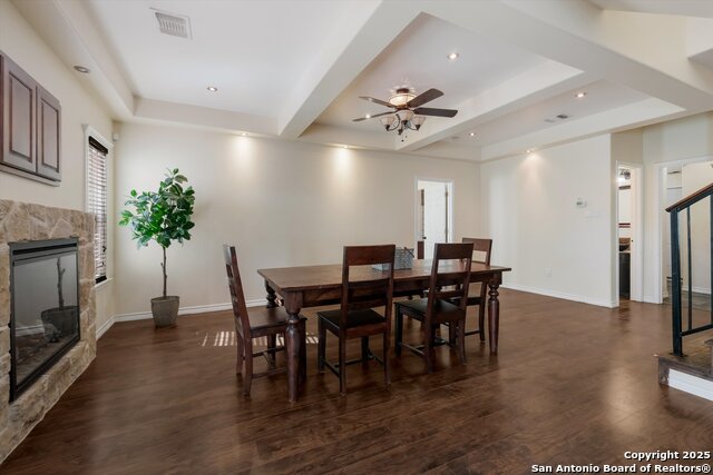 Listing photo id 4 for 8326 Exbourne