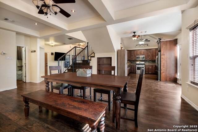 Listing photo id 6 for 8326 Exbourne