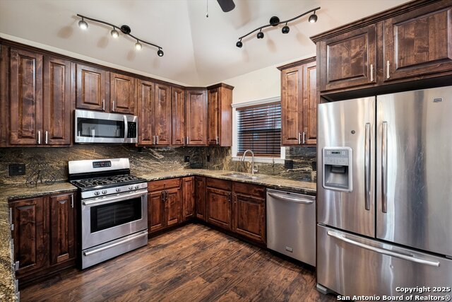 Listing photo id 7 for 8326 Exbourne