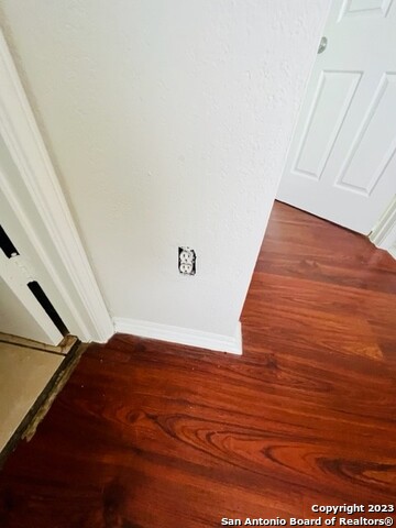 Image 11 of 28 For 6319 Waddesdon Wood