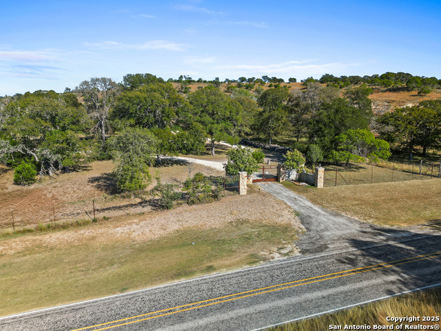 Listing photo id 10 for 1719 Fm 1376