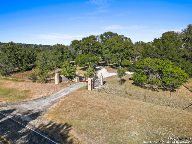 Listing photo id 11 for 1719 Fm 1376