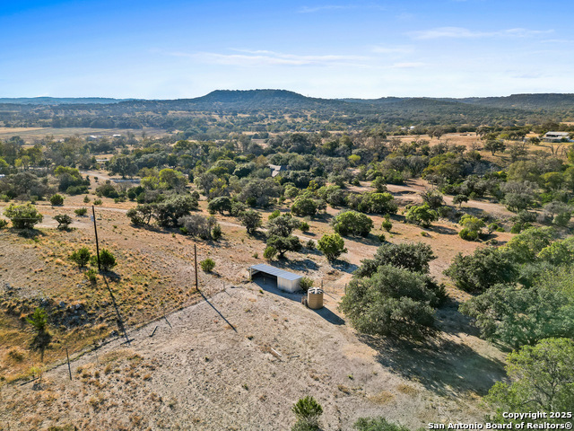 Listing photo id 13 for 1719 Fm 1376