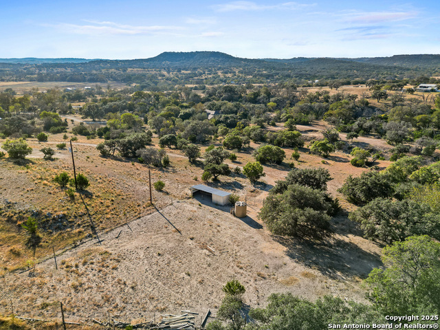 Listing photo id 14 for 1719 Fm 1376