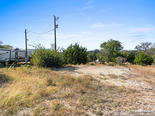 Listing photo id 15 for 1719 Fm 1376