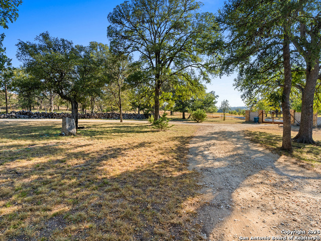 Listing photo id 23 for 1719 Fm 1376