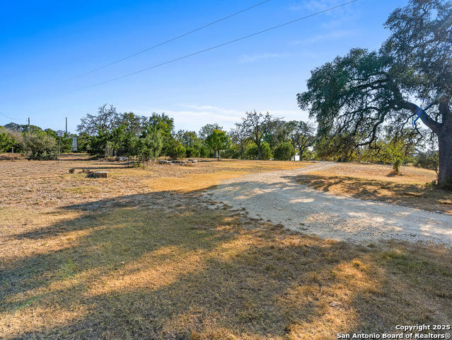 Listing photo id 24 for 1719 Fm 1376