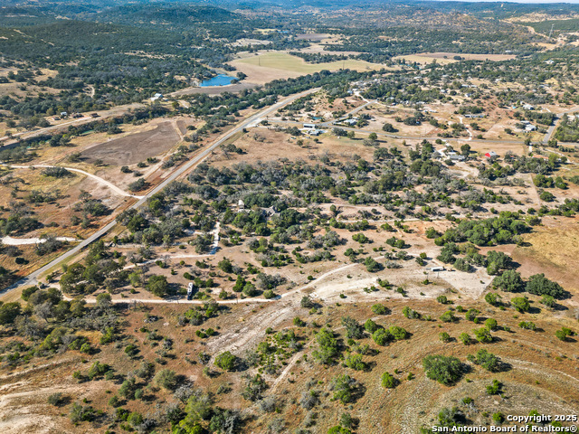 Listing photo id 3 for 1719 Fm 1376