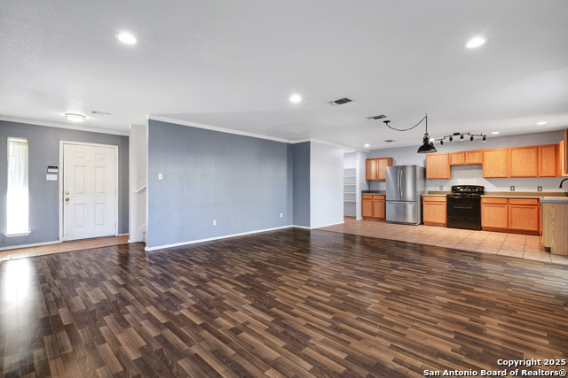 Image 5 of 25 For 8515 Shaenfield Pl